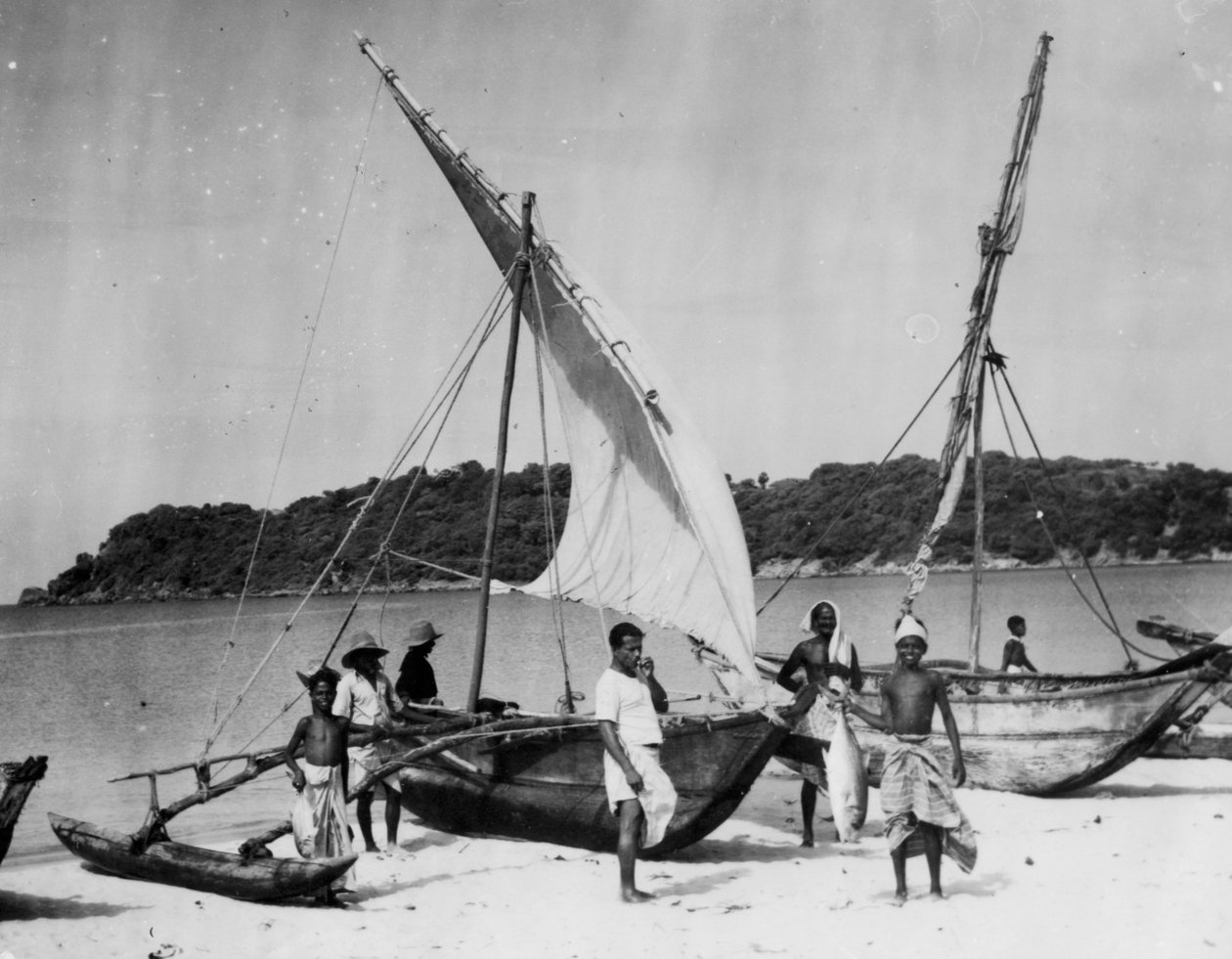 Fiskerbåde, Trincomalee, Ceylon, 1945 af Unbekannt