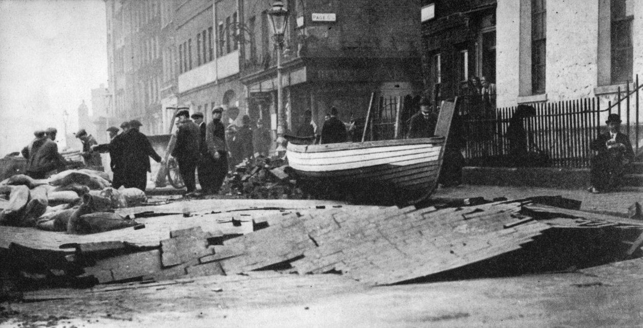 Oversvømmelsesskader på Victoria Embankment, London, 1928 1936 af Unbekannt