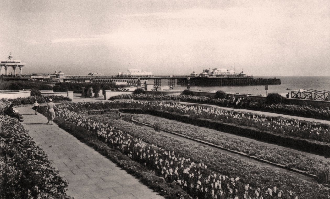 Blomsterhaver og West Pier, Brighton, Sussex, 1938 af Unbekannt
