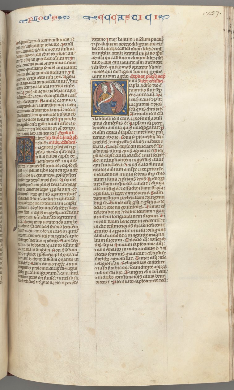 Fol. 257r, Ecclesiasticus, historisk initial O, Sirach siddende med en rulle, Guds buste ovenover, ca. af Unbekannt