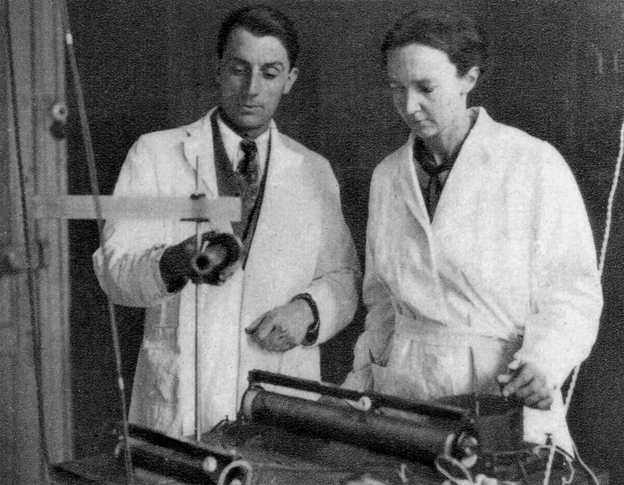 Frederic Joliot og Irene Joliot-Curie, franske videnskabsmænd, 1935 af Unbekannt