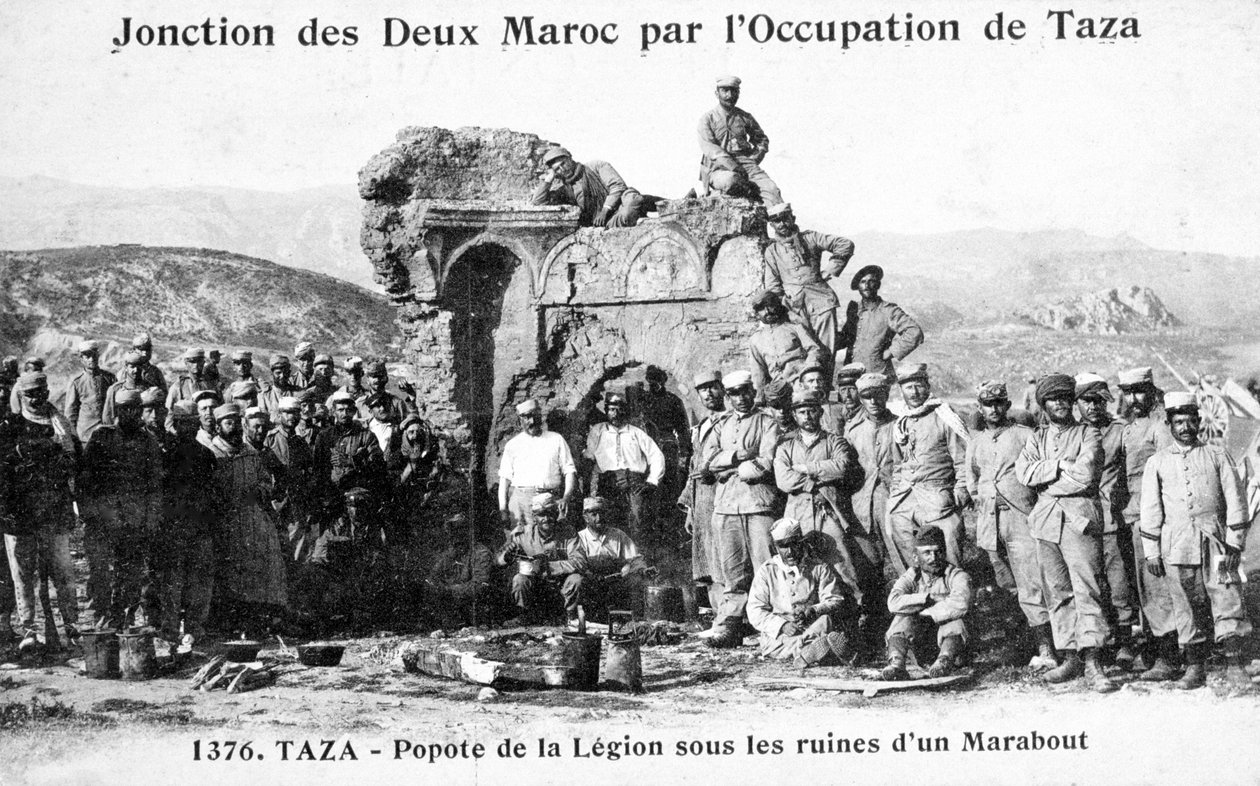 Fransk Fremmedlegion ved nogle Marabout-ruiner, Taza, Marokko, 1904 af Unbekannt