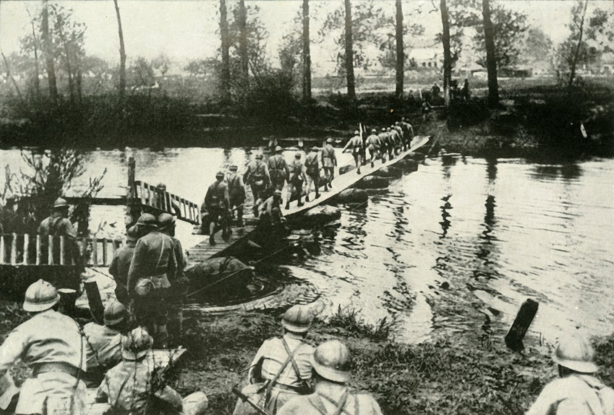 Franske tropper krydser en flod, 1919. af Unbekannt