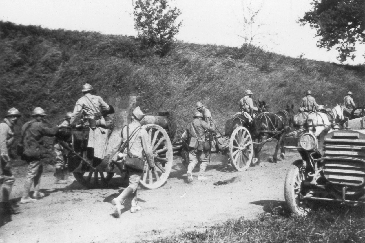 Fransk artilleribatteri på vej, Chemin des Dames, Frankrig, 1918 af Unbekannt