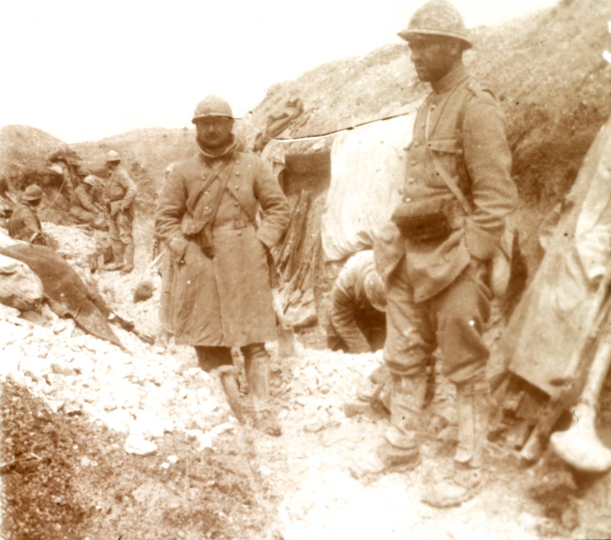 Franske soldater ved en erobret tysk skyttegrav, c1914-c1918 af Unbekannt