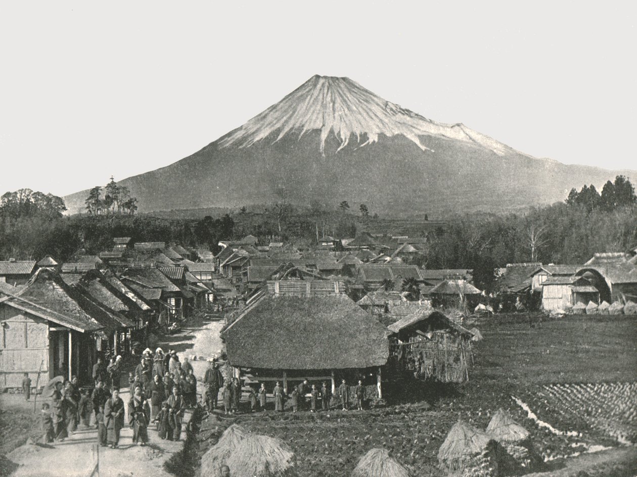 Fujiyama, The Sacred Mountain, fra Jedzumi Village, Japan, 1895. af Unbekannt