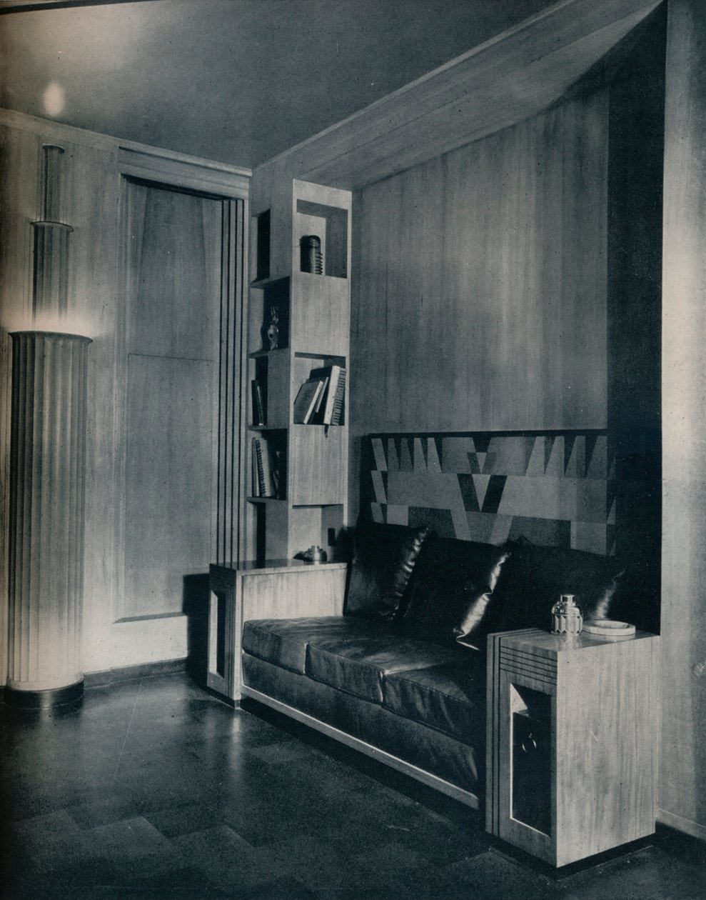 Møbler og interiør af et privat kontor. Designet af Joseph Sinel, 1930 af Unbekannt