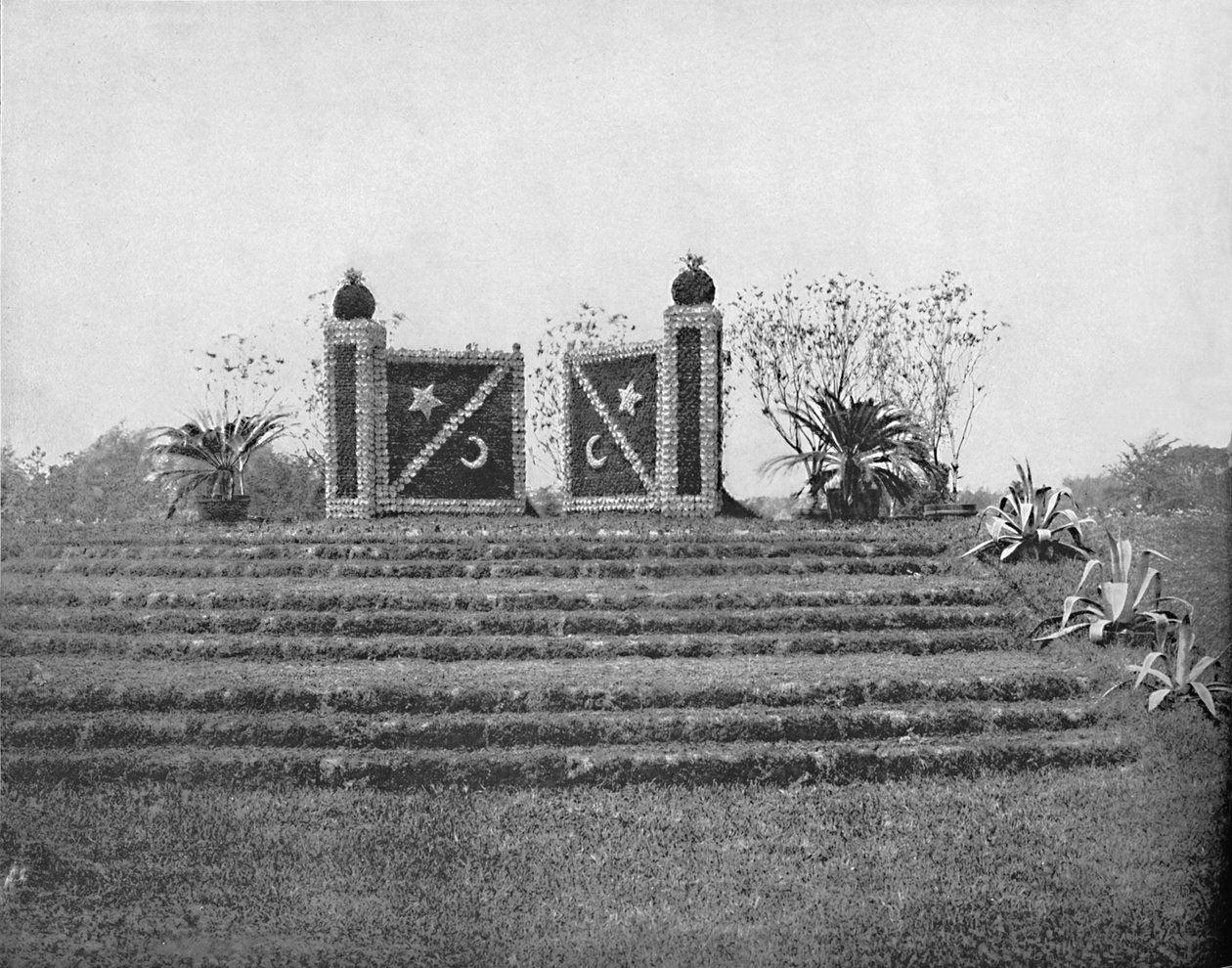 Gates Ajar, Washington Park, Chicago, c1897. af Unbekannt
