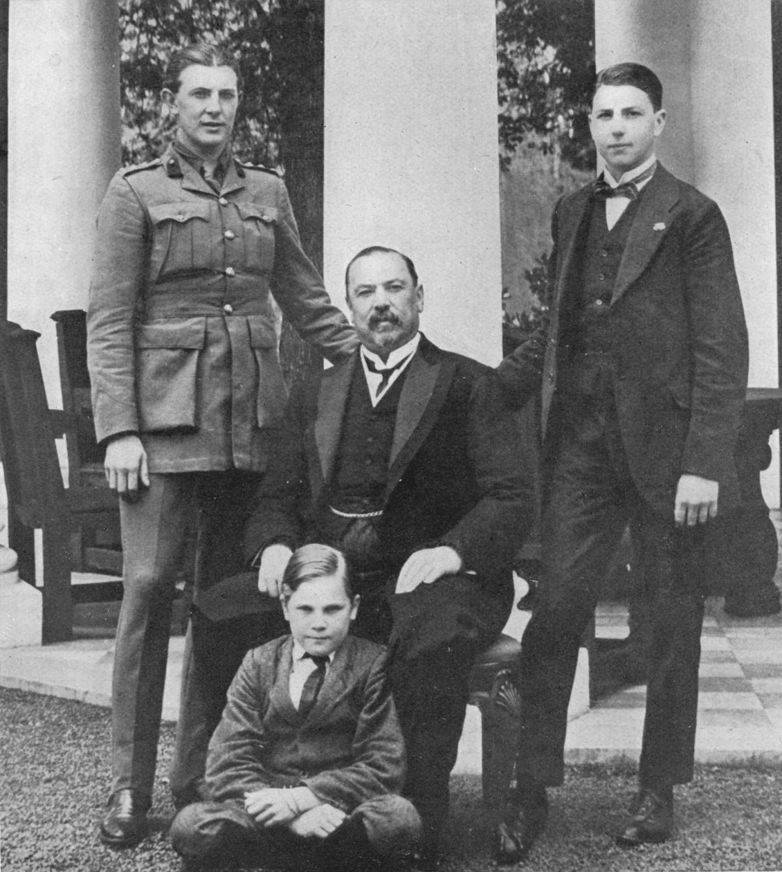 General Botha og hans tre sønner, 1914 af Unbekannt