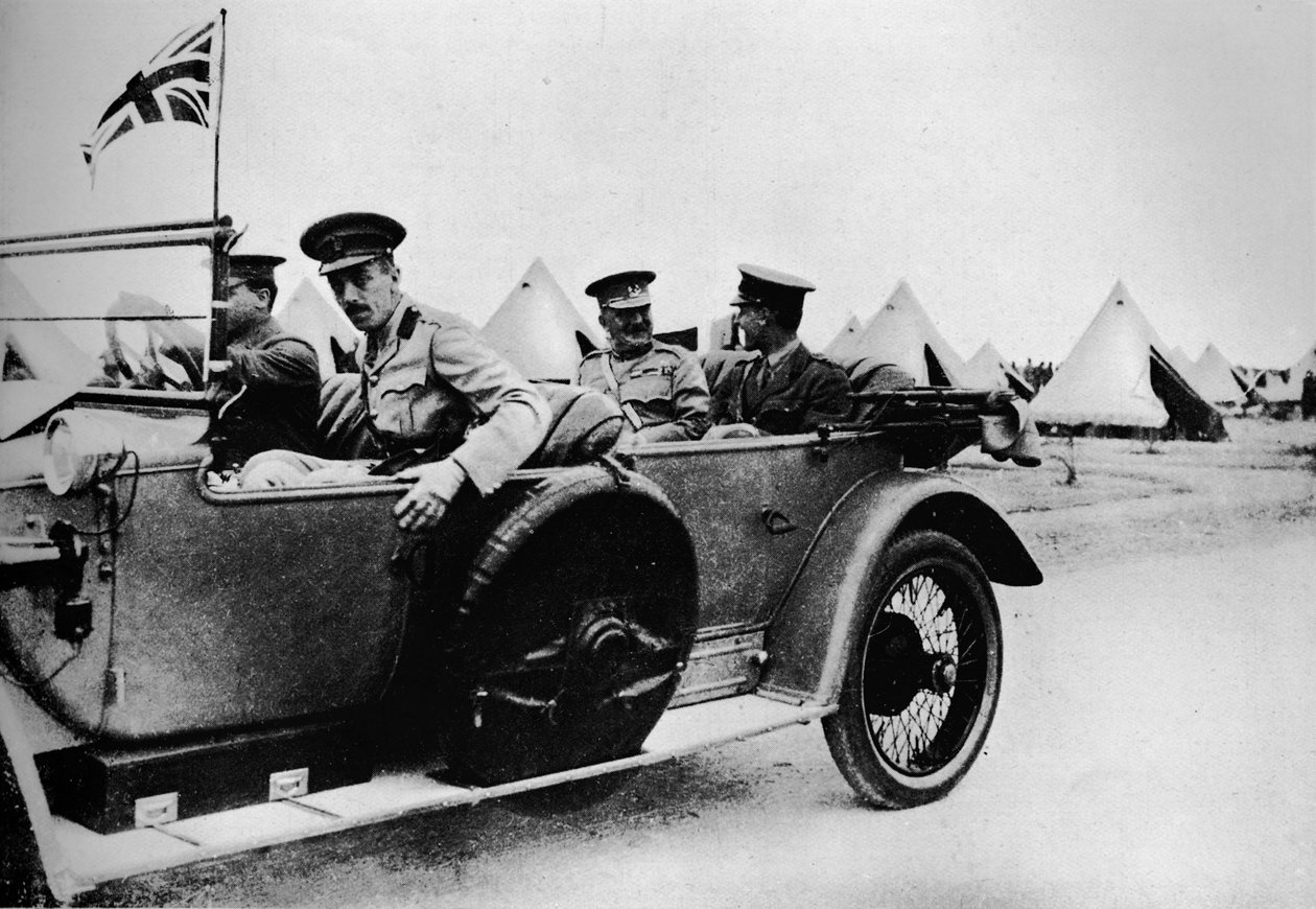 General Sir John Maxwell, øverstbefalende for egyptiske tropper, kørte gennem en af lejrene, 1915 af Unbekannt
