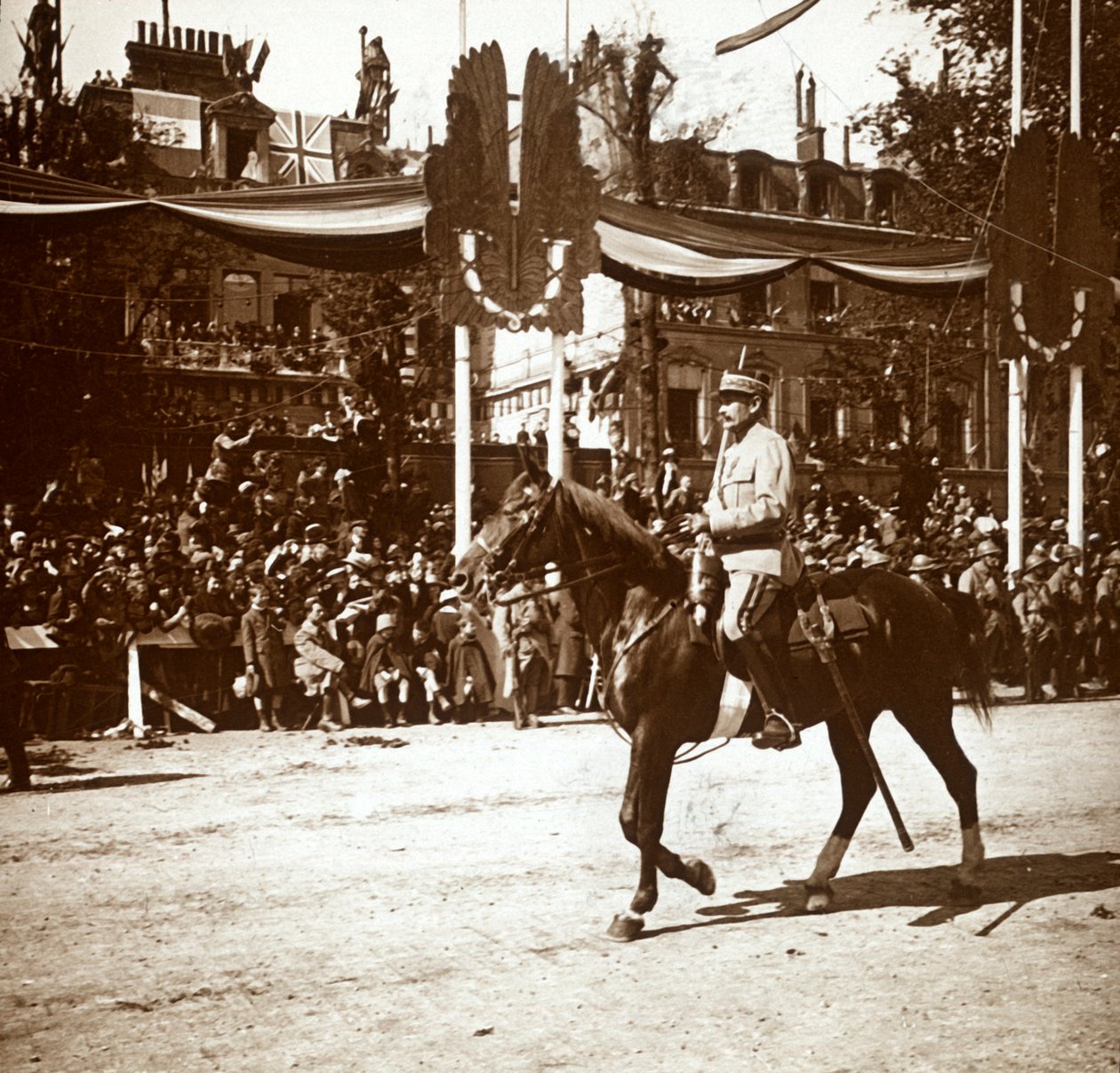 General Toulorge ved sejrsparade, Paris, Frankrig, c1918-c1919 af Unbekannt