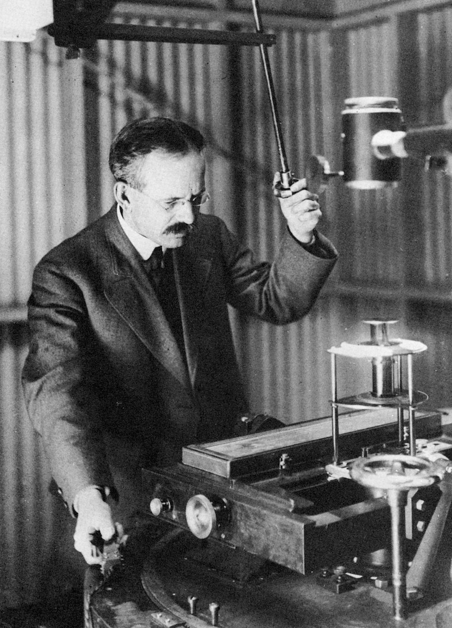 George Ellery Hale 1868-1938, amerikansk astronom, observerer solpletter, 1907 af Unbekannt