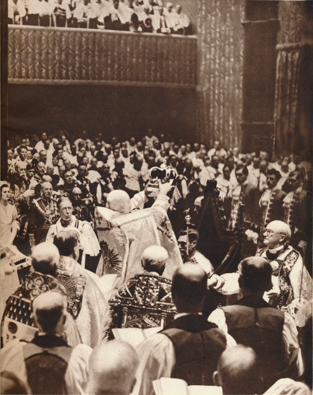 George VI krones med St. Edwards Crown på dagen for hans kroning, 1937 af Unbekannt