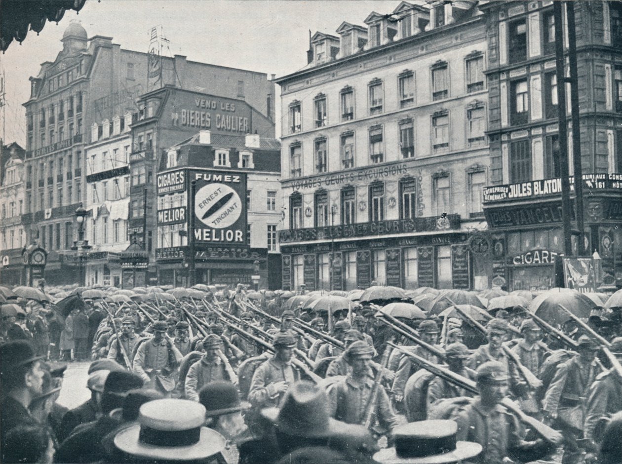 Tysk infanteri på vej ind i Bruxelles i regnen, 1914 af Unbekannt