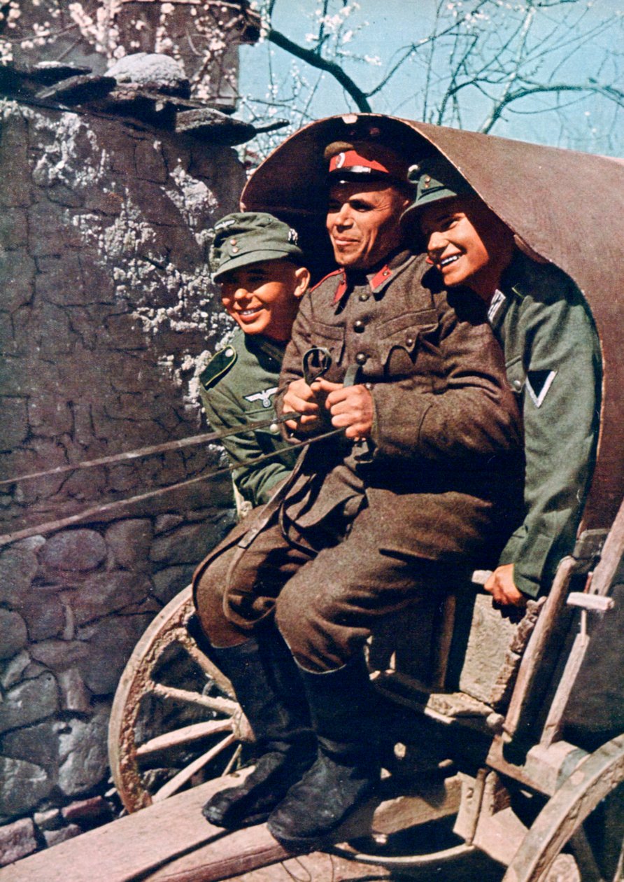 Tyske alpetropper i en vogn med en bulgarsk soldat, Struma Valley, Bulgarien, 1941 af Unbekannt