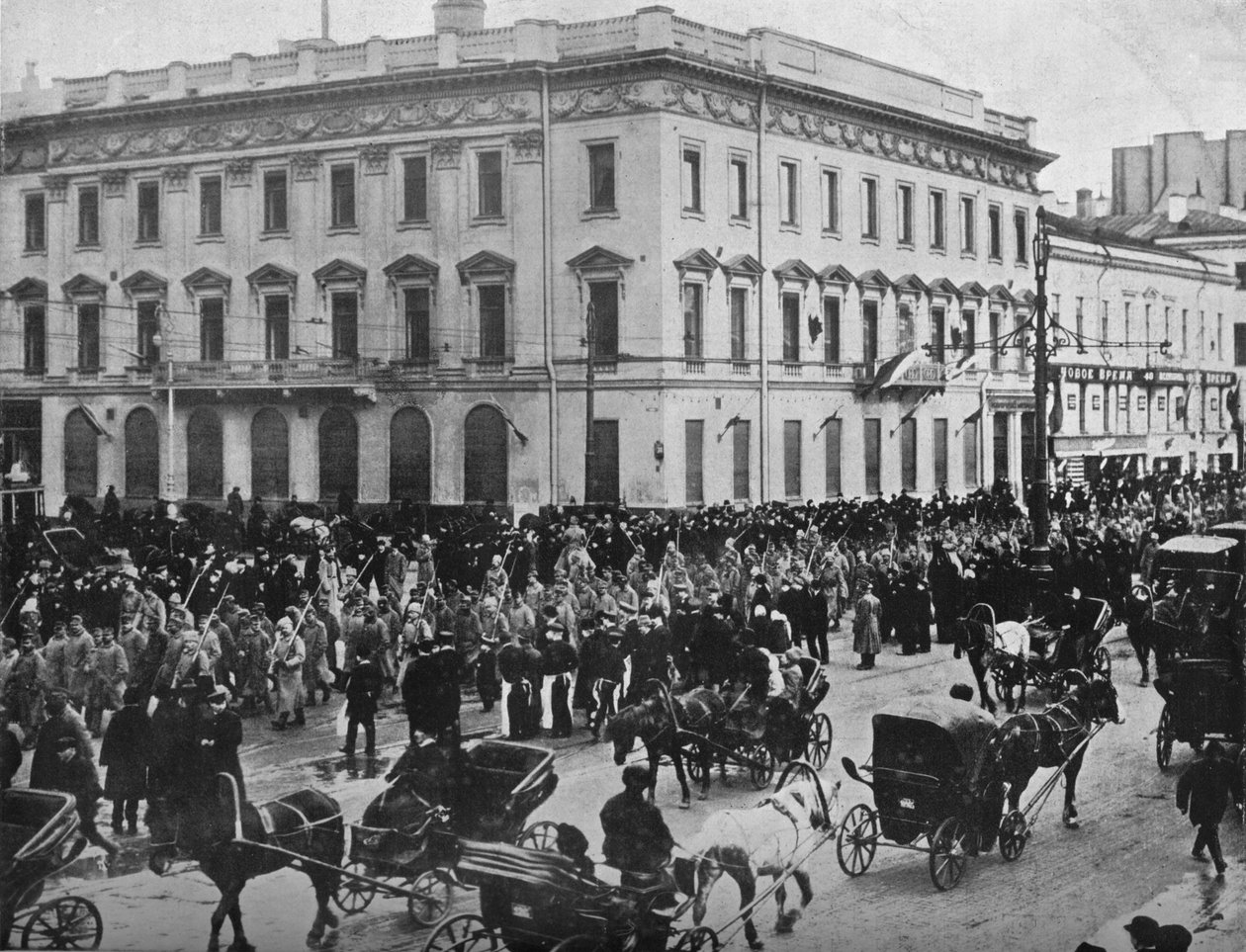 Tyske og østrigske fanger blev marcheret gennem Petrograds gader, 1915 af Unbekannt