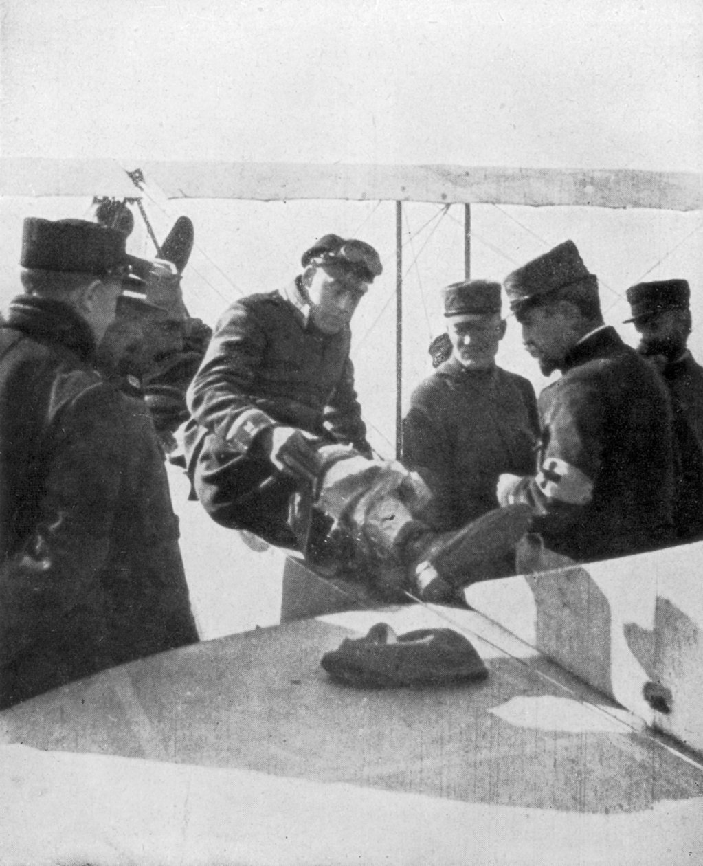 Tyske flyvere skudt ned af den franske es Jean Navarre, 1916 af Unbekannt