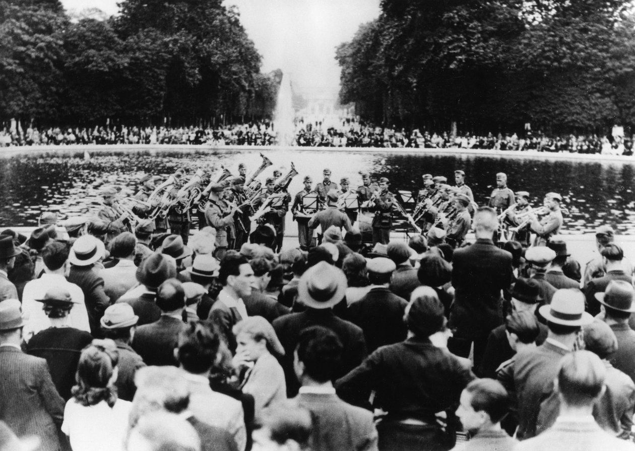 Tysk militærkoncert i Tuileriernes Have, Paris, 15. august 1940 af Unbekannt