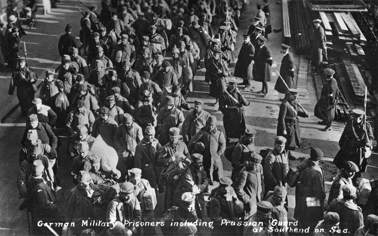 Tyske militærfanger inklusive preussiske vagter ved Southend på havet, c1914-1915 af Unbekannt