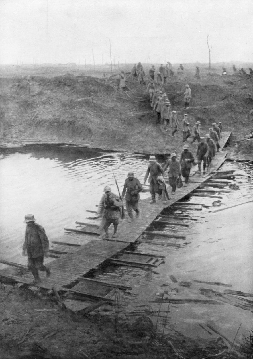 Tyske fanger på en duckboard-bane ved Yser-kanalen, Belgien, 31. juli 1917 af Unbekannt