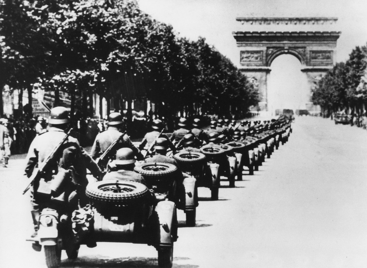 Tyske soldater på Champs Elysees, Paris, 14. juni 1940 af Unbekannt