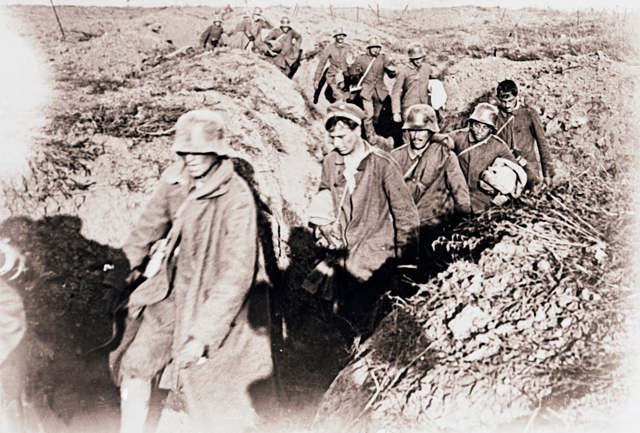 Tyskere overgiver sig i Laffaux, Nordfrankrig, c1914-c1918 af Unbekannt