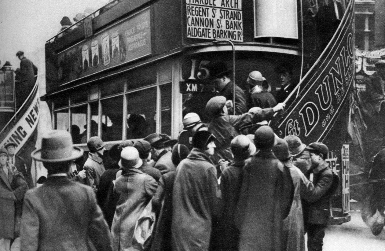 At stige på en bus i Ludgate Hill, London, 1926-1927 af Unbekannt