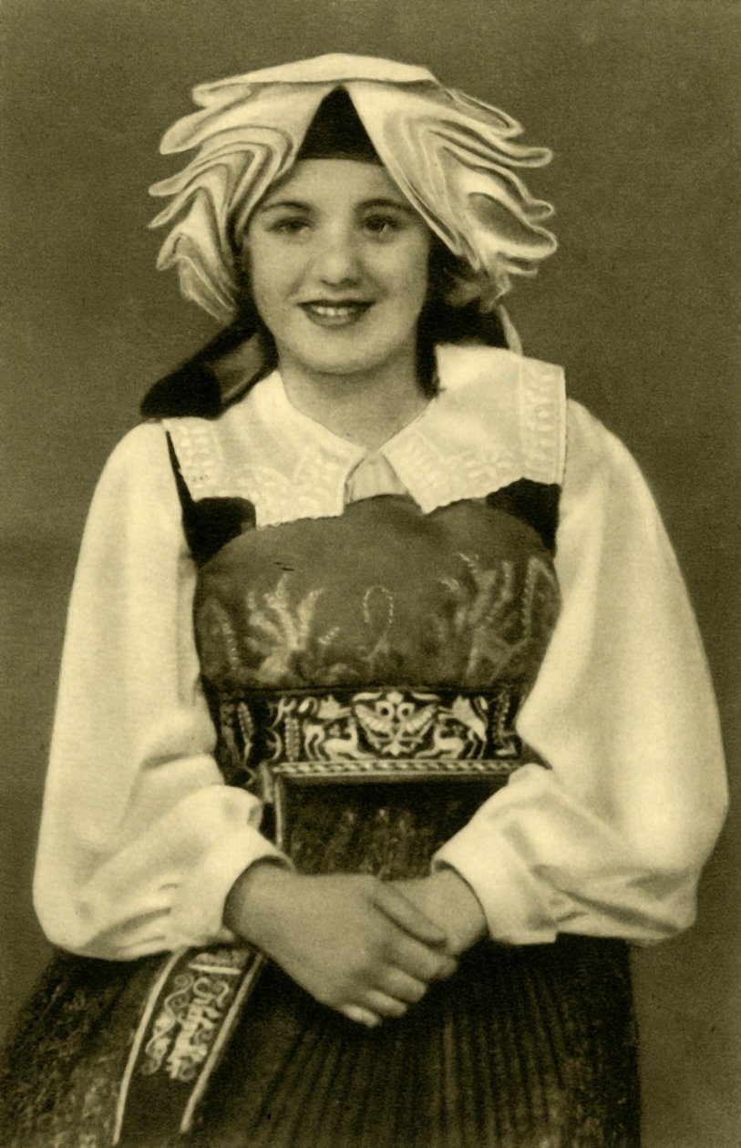 Pige i traditionel kostume, Gailtal, Østrig, c1935. af Unbekannt