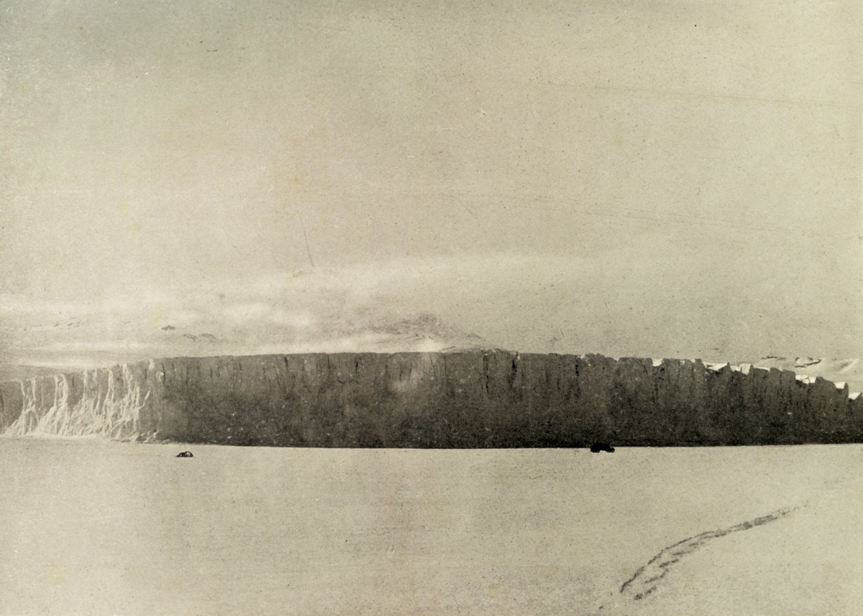 Glacier syd for Cape Barne, med motor, der rejser på havisen, c1908, 1909. af Unbekannt