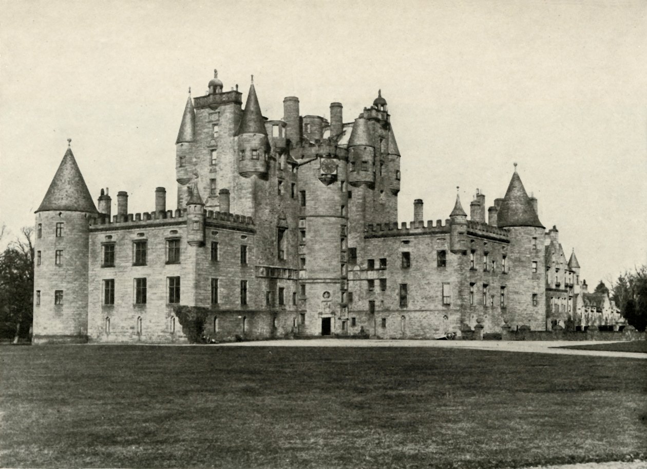 Glamis Castle, Dronning Elizabeths forfædres hjem, 1937. af Unbekannt