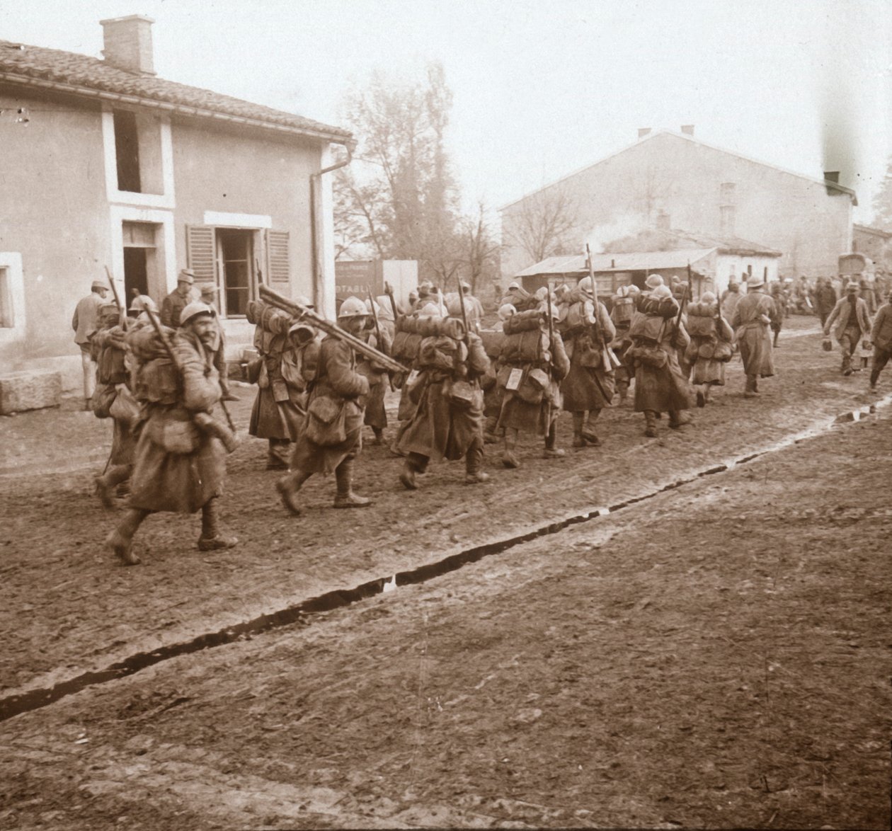 Går op ad linjen til Verdun, det nordlige Frankrig, c1914-c1918. af Unbekannt
