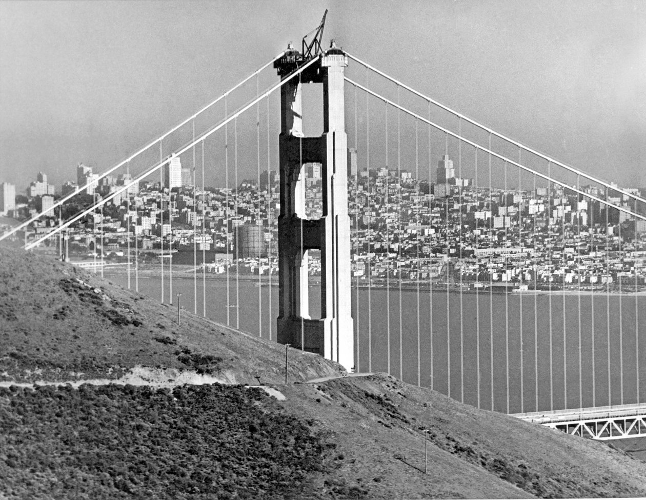 Golden Gate Bridge Tower (s/h foto) af Unbekannt