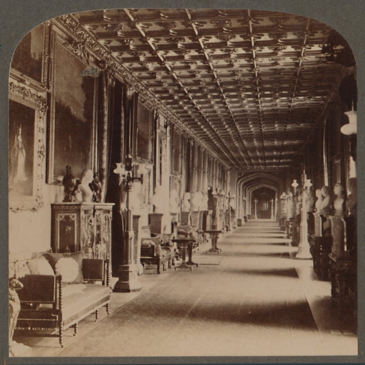 Grand Corridor, Windsor Castle, England, c1910. af Unbekannt