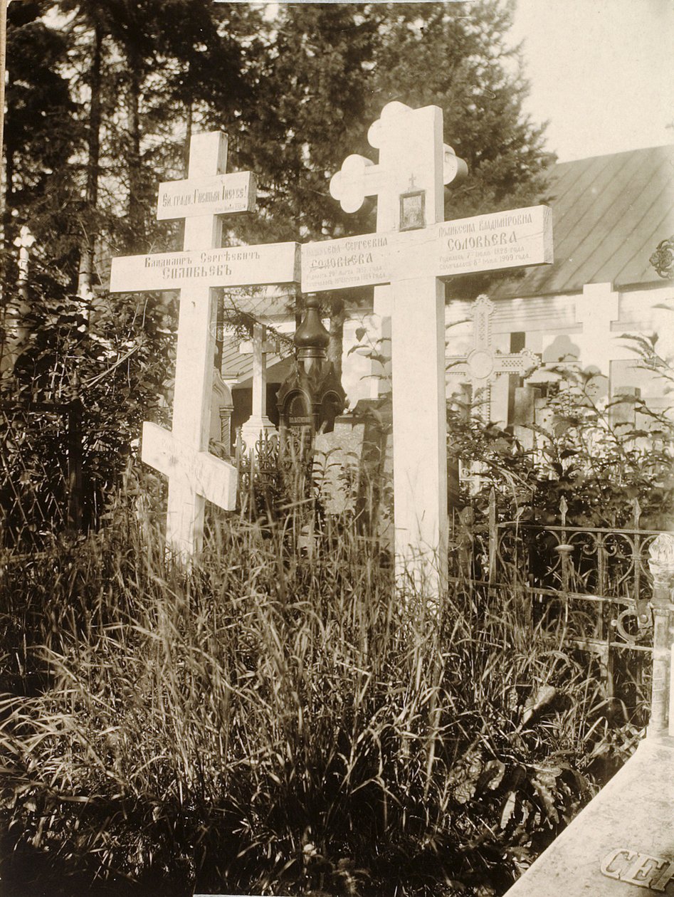 Grave på kirkegården i Novodevichy New Maidens Convent, Moskva, Rusland, 1929 af Unbekannt
