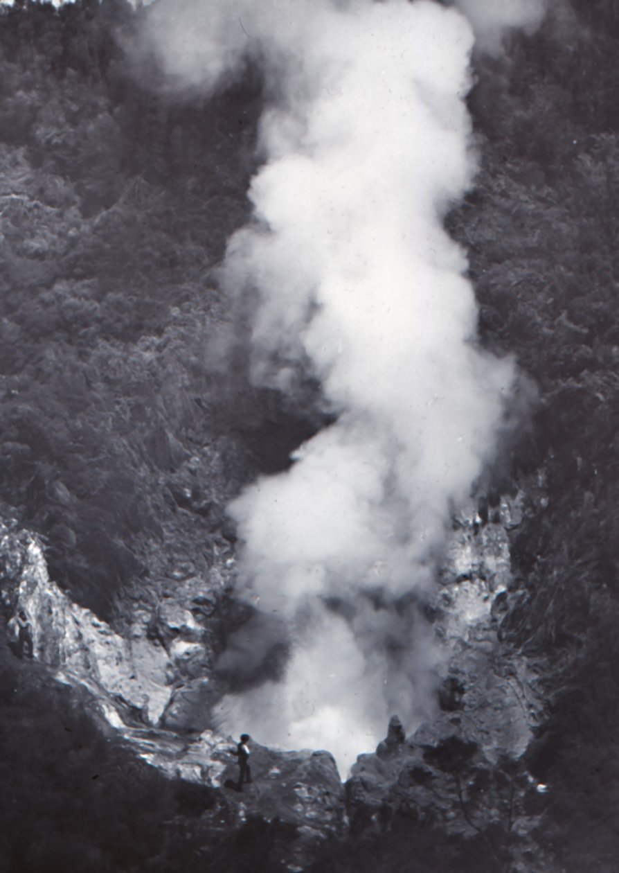 Great Wairakei Geyser, slutningen af det 19.-begyndelsen af det 20. århundrede. af Unbekannt