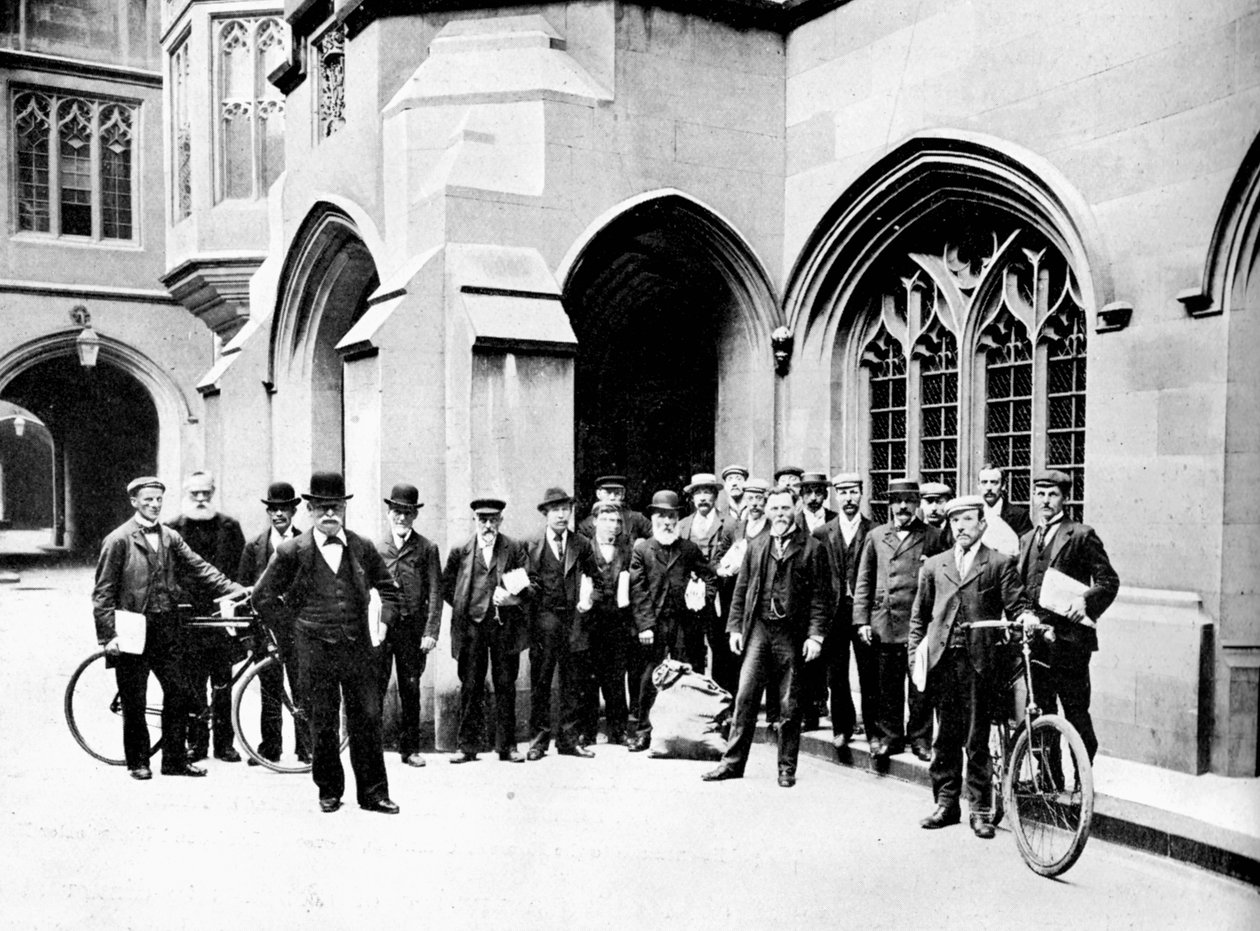 Group of Vote Office messengers, Houses of Parliament, Westminster, London, c1905 af Unbekannt