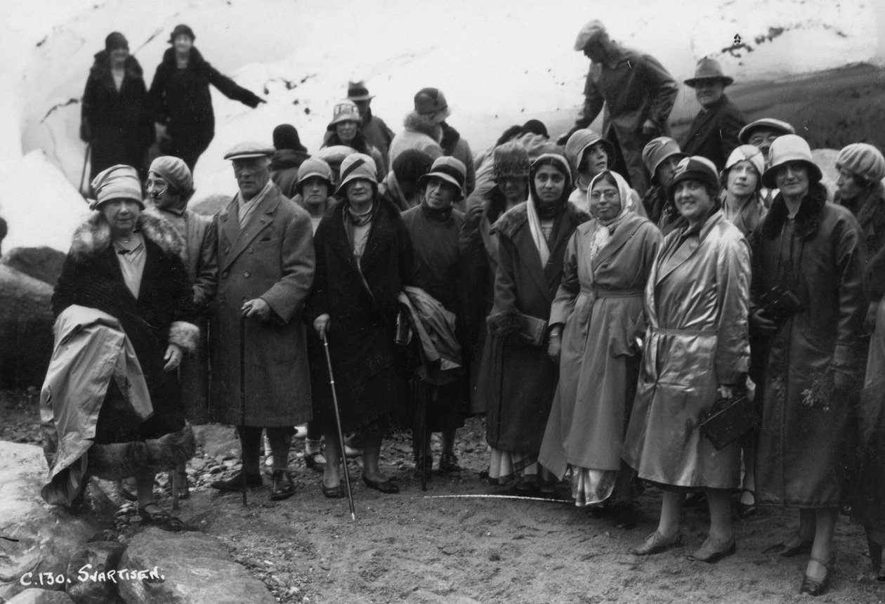 Gruppe af turister på besøg i Svartisen, Nordnorge, 1929 af Unbekannt