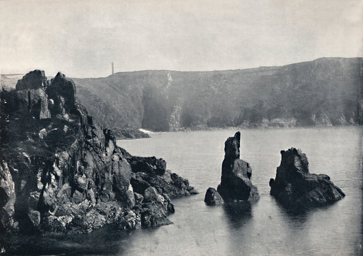 Guernsey - Moulin Huet Bay, med hunde- og løveklipperne, 1895 af Unbekannt