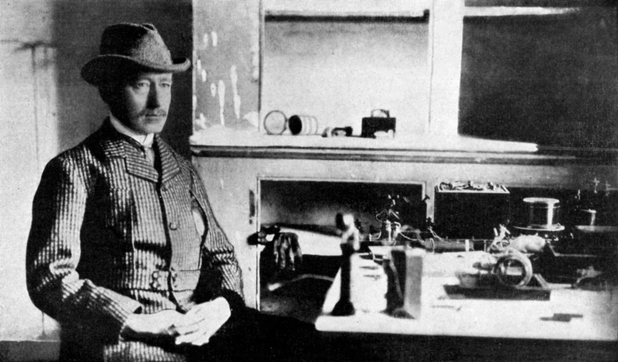 Guglielmo Marconi, italiensk pioner inden for trådløs telegrafi, Signal Hall, Newfoundland, 1901 1951 af Unbekannt
