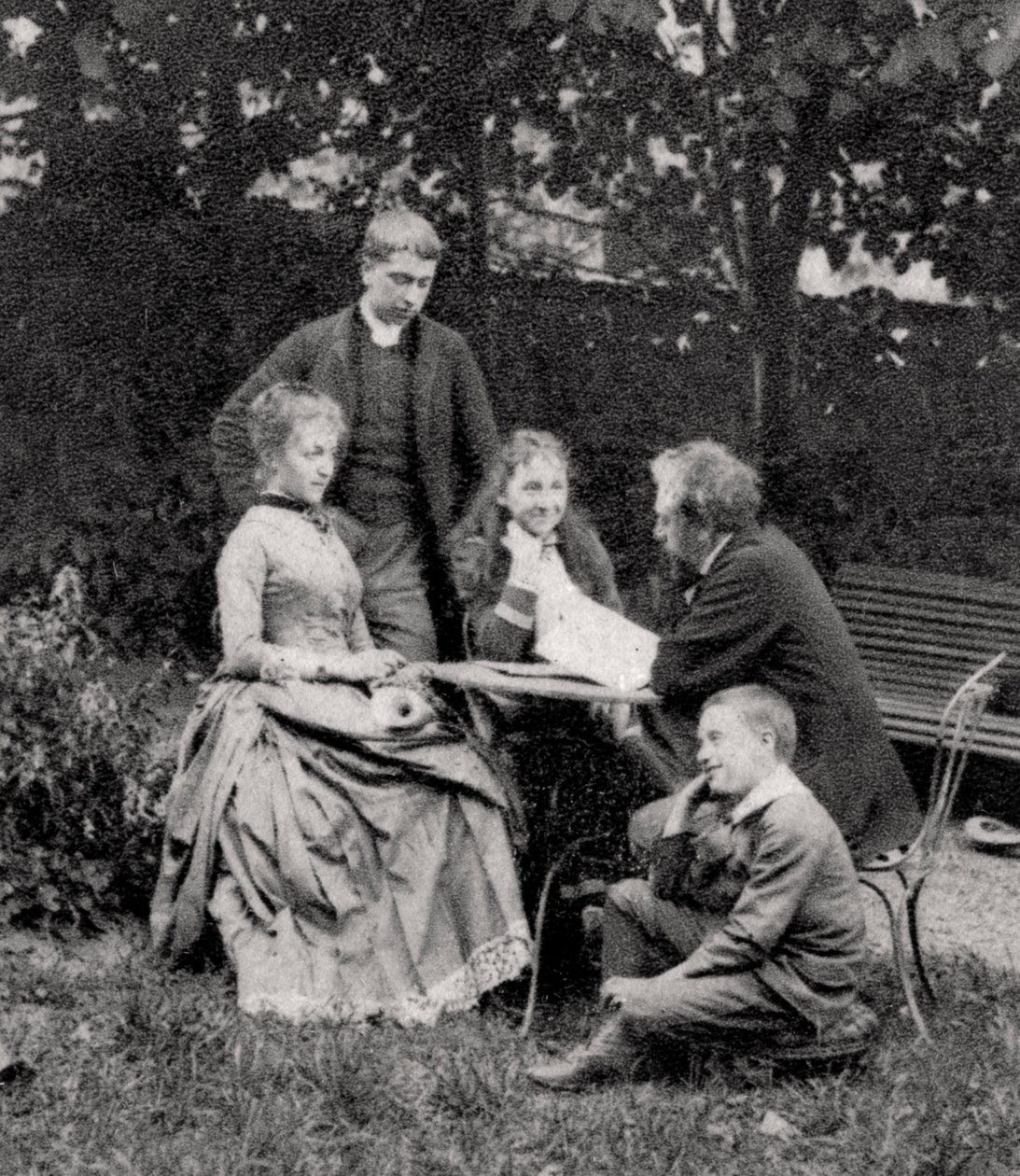 Gustave Eiffel, fransk ingeniør, med sin familie, 1882 af Unbekannt