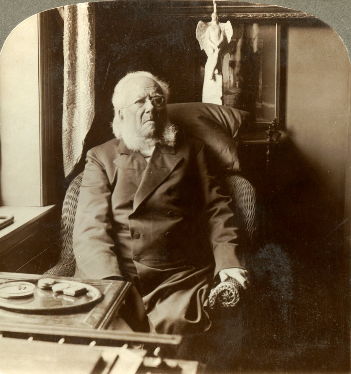 Henrik Ibsen, digteren, som hele verden hylder, hjemme Christiania, Norge, c1905. af Unbekannt