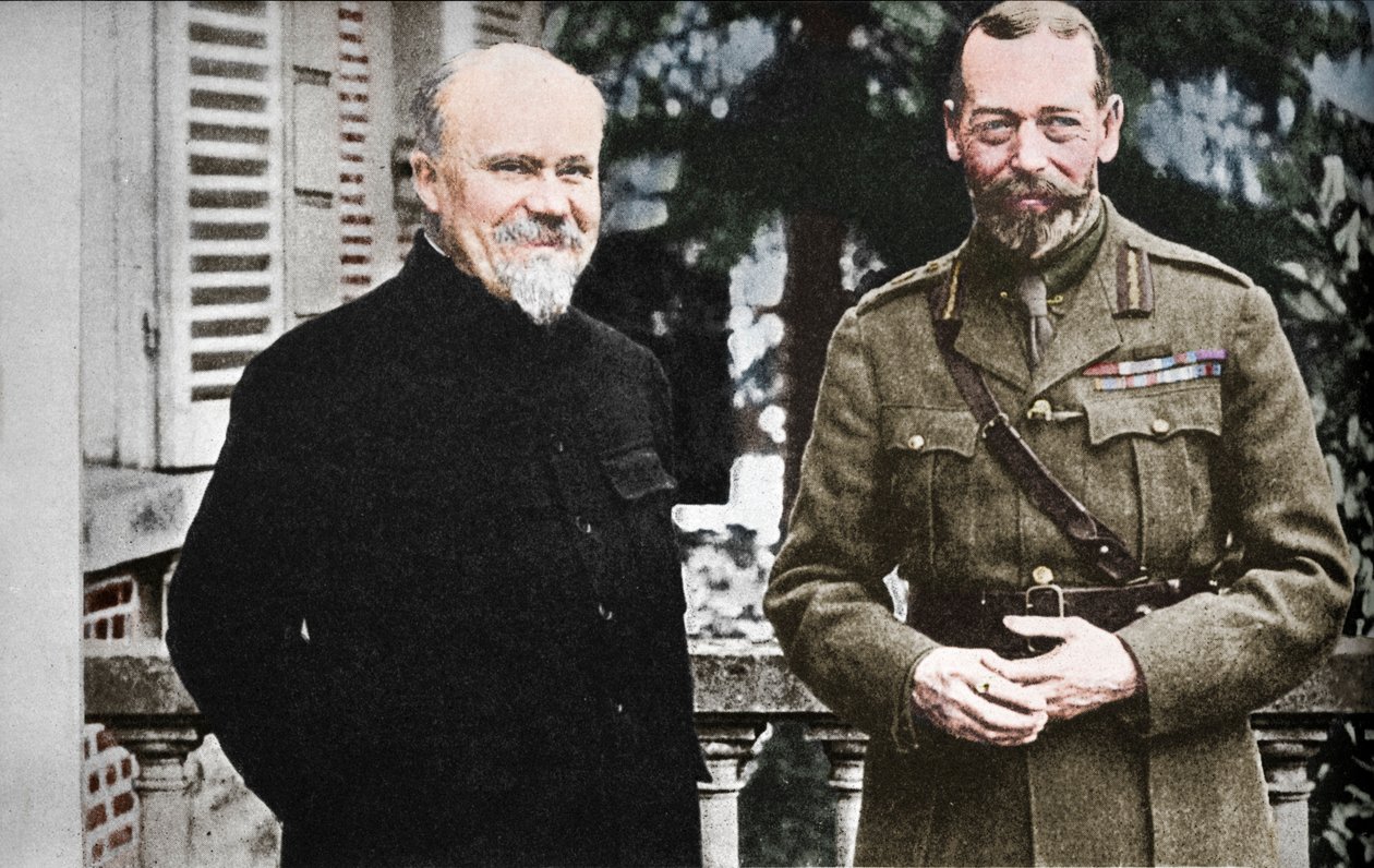 Hans Majestæt med præsident Poincare ved det britiske hovedkvarter i Frankrig, c1916, 1935. af Unbekannt