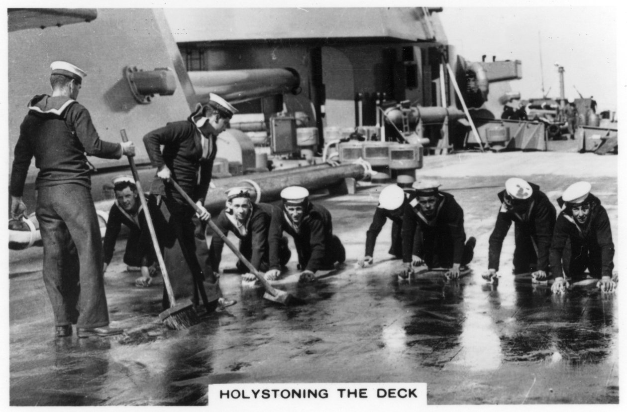 Holystonening af dækket, HMS Nelson, 1937 af Unbekannt