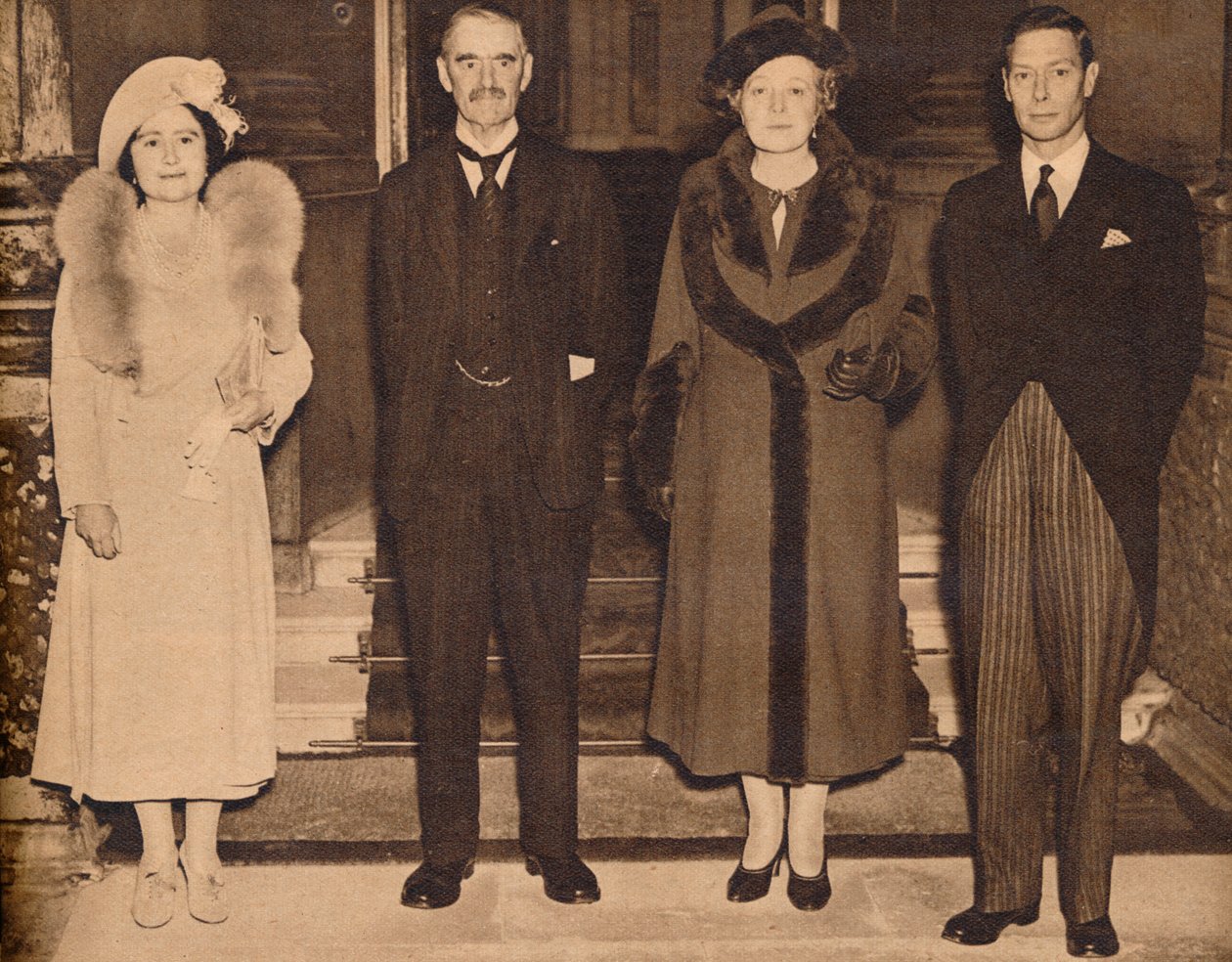 Hjem igen - kongen, dronningen, med hr. og fru kammerherre, 1938, 1938 af Unbekannt