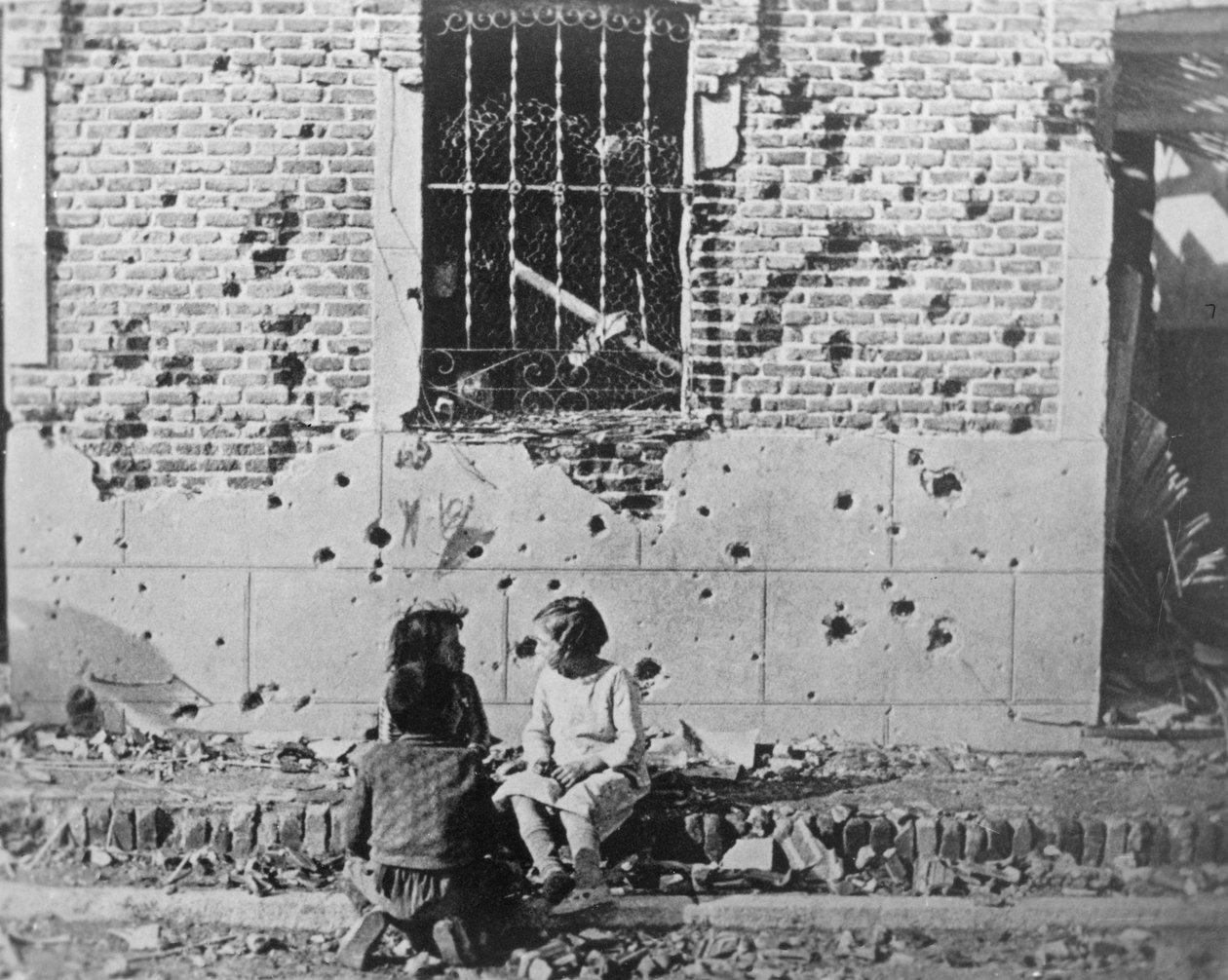 Hjemløse børn, Barcelona, Catalonien, Spanien, Spansk borgerkrig, c1936-c1939 af Unbekannt