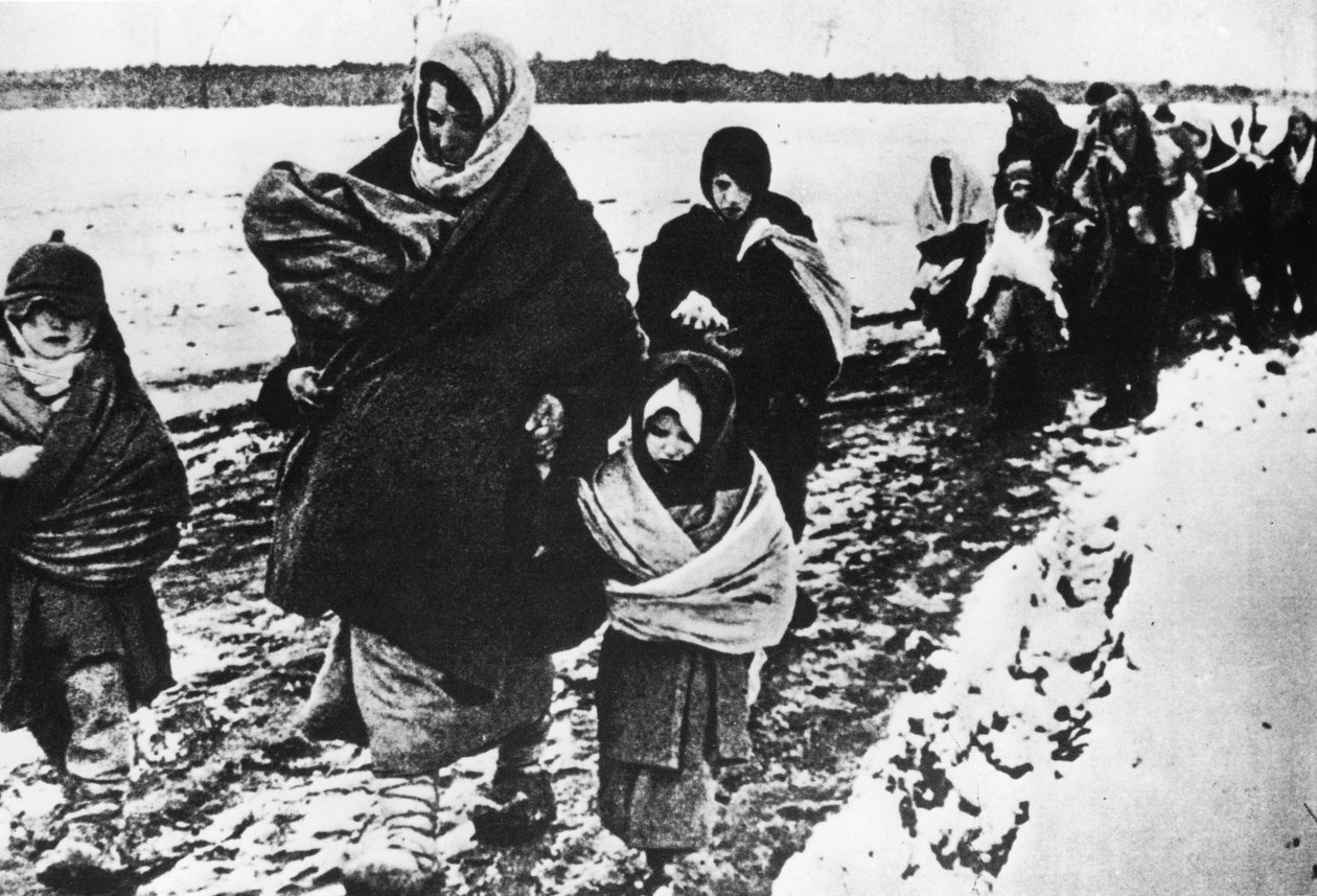 Hjemløse flygtninge kvinder og børn, Rusland, 1941 af Unbekannt