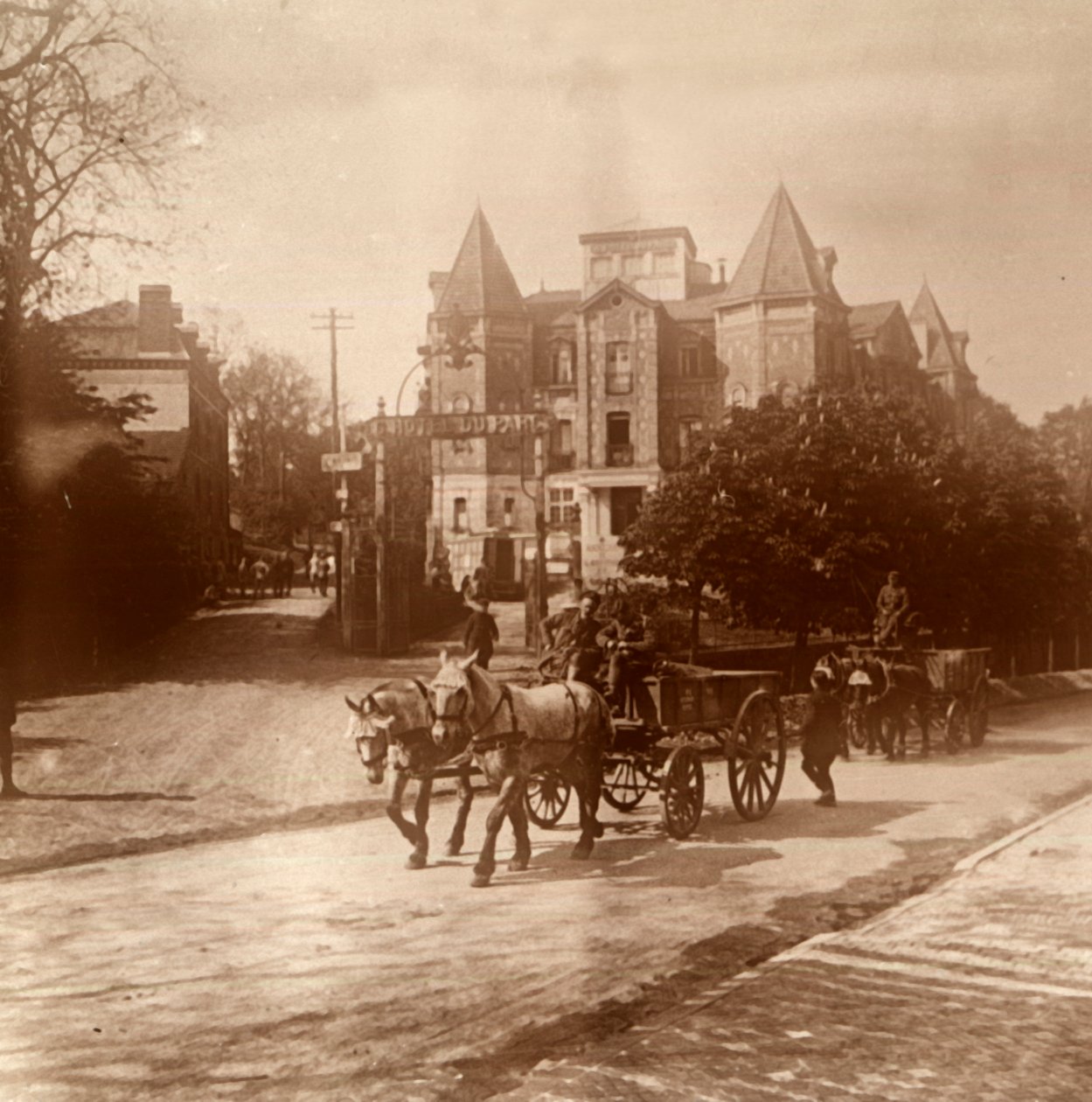 Hestetrukket ambulance, Belgien, c1914-c1918 af Unbekannt