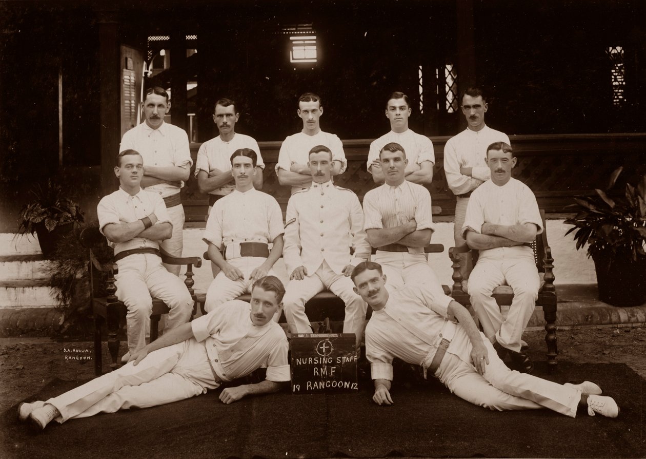 Hospital Orderlies of the 1st Royal Munster Fusiliers, Rangoon, Burma, 1913 af Unbekannt