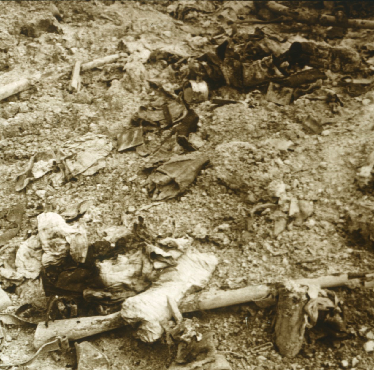 Menneskelige rester, Verdun, Nordfrankrig, c1914-c1918 af Unbekannt