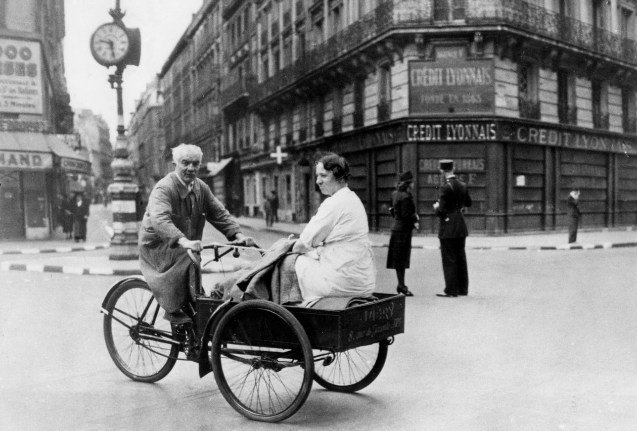 Improviseret cykelkøretøj, tysk-besatte Paris, 1940-1944 af Unbekannt
